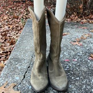 Boots. Leather upper. Size 7.5